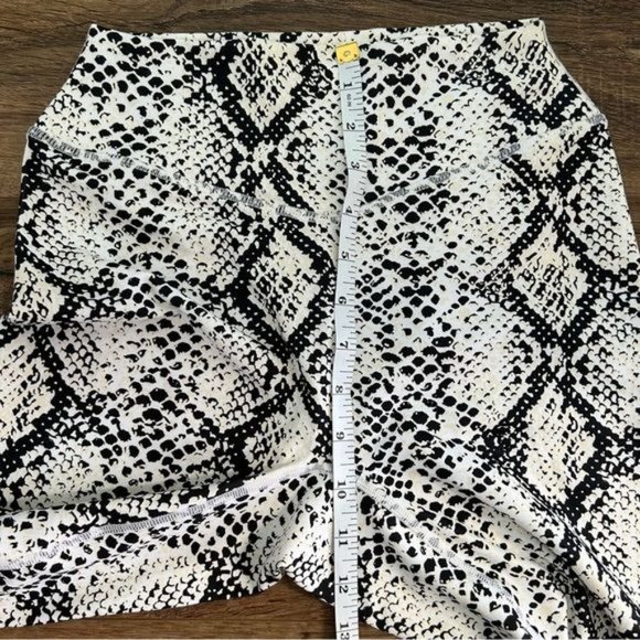 BALANCE ATHLETICA The Ascend Pant Legging in Black White Python Size M NWOT - Picture 10 of 11